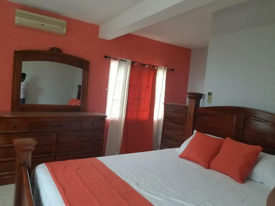 Sophia'S Vacation Home Ocho Rios Apartmán
